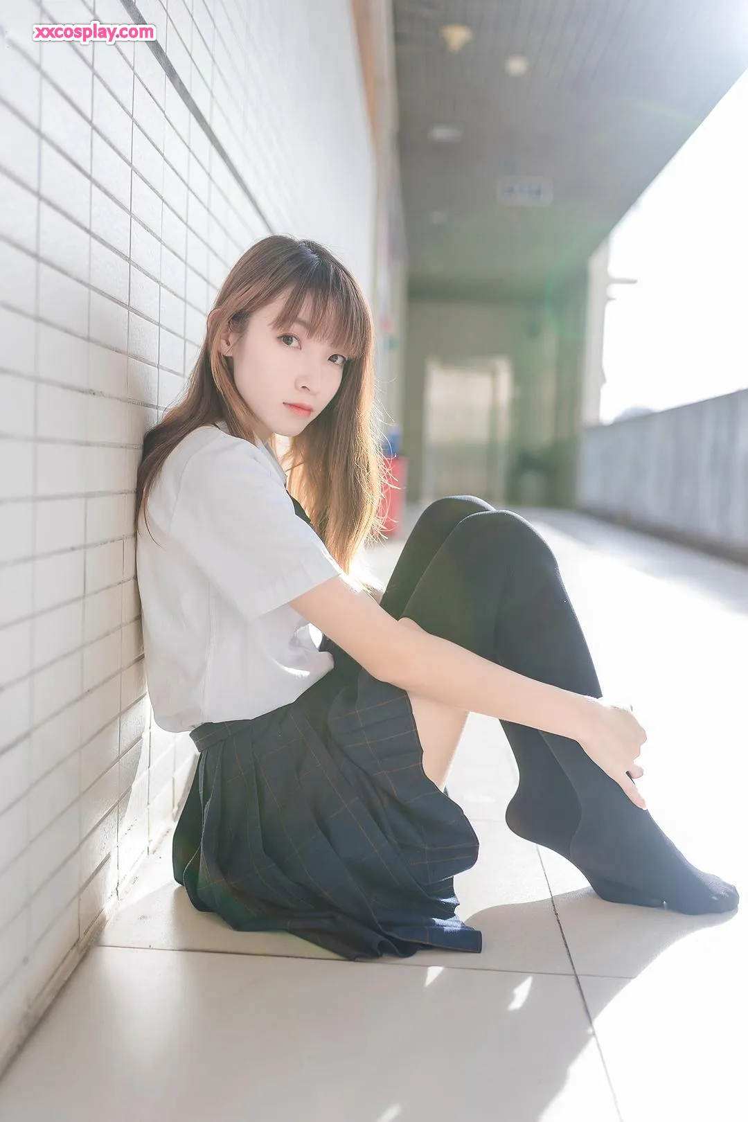 Zumuko: Black Stockings Schoolgirl in Afternoon Sunlight